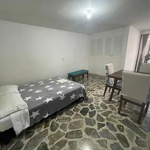 https://apartamento-cmodo-cntrico-y-bien-ubicado-apto-301.colombiamedellinhotels.com